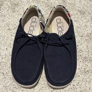 Hey Dudes Size 9